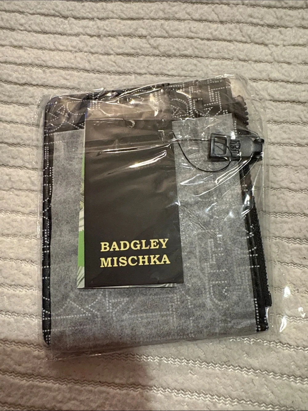 Badgley Mischka Men’s Gray and Black Zip Pouch